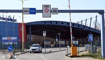 Policajtka pomáhala pri prevádzaní Ukrajincov na Slovensko, môže ísť až na roky za mreže