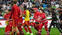 Šok v Taliansku. Rimania nedohrali ligový duel, obranca skolaboval priamo na trávniku
