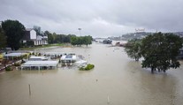OBRAZOM: Vážny stav v hlavnom meste. Výška hladiny Dunaja v Bratislave presiahla deväť metrov