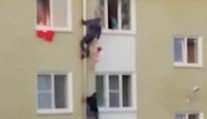 VIDEO: Susedia to zobrali do vlastných rúk. Trojica mužov bez váhania zachránila deti z horiaceho pekla