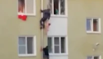 VIDEO: Susedia to zobrali do vlastných rúk. Trojica mužov bez váhania zachránila deti z horiaceho pekla