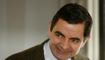 Rowan Atkinson alias Mr. Bean sa vo veku 62 rokov stane trojnásobným otcom