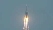 Kam dopadnú trosky čínskej rakety? Mapa ukazuje, ktoré oblasti sú v nebezpečí