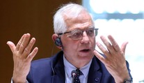 Šéf diplomacie EÚ: Pri hraniciach s Ukrajinou je vyše 150-tisíc ruských vojakov