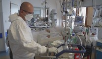 Vo Vyšných Hágoch sa na umelých pľúcach vystriedalo 25 pacientov s covidom. Prežila len tretina