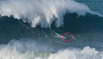 Anglický surfer zdolal rekordnú vlnu. V portugalskom Nazaré vyššie nenájdete