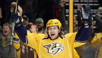 Prvou hviezdou týždňa NHL mladá puška z Nashvillu, Hossov spoluhráč v top trojke