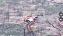 VIDEO: Rusi nasadili proti Ukrajincom bizarne upraveného obrnenca. Na čele kolóny sa objavil „pojazdný bunker“