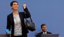 Iba deň po nemeckých voľbách to v pravicovo-populistickej AfD vrie