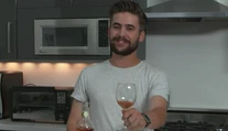 Chýba vám doma vývrtka? Predstavte si, že aj s týmto to ide