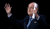 Suspendovaný Blatter bude od FIFA poberať plat až do volieb nového prezidenta