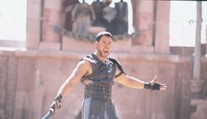 Gladiátor je minulosťou: Russell Crowe má desiatky kíl navyše