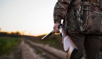 Víkend na love sa pre muža skončil tragicky. Pri nešťastnej náhode ho zastrelil vlastný pes