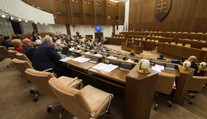 Prečo naši poslanci chýbajú na zasadnutiach? Tu sú najčastejšie dôvody