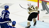 VIDEO: Séria medzi Bostonom a Torontom prináša zaujímavé momenty. Marchandovi prechádzajú zákroky na hrane