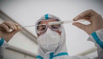 Lekár z pražskej nemocnice varuje. COVID-19 môže mať rovnaký priebeh ako AIDS