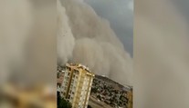 VIDEO: Keď sa deň premení v noc. Metropolou Turecka sa prehnala prachová búrka
