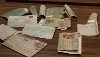 Scéna ako z filmu. Žene doručila pošta vyše 50 rokov starú obálku s listom a ručne vyrobenými darmi