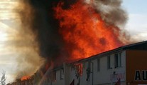 Obrovský požiar v Plzni. Evakuovali až 130 ľudí