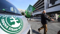 Najvyšší súd odložil rozhodnutie o zrušení Kotlebovej strany