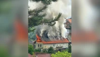 FOTO: Rodinný dom na Liptove zasiahol blesk. Plamene spôsobili obrovské škody