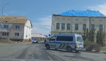 Ľudia z obcí, ktoré na Morave zničilo tornádo, ešte stále  opravujú domy. Môžu za to dve veci