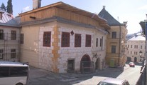 Od mohutného požiaru v centre B. Štiavnice prešiel rok. Zničené domy sú však stále opustené