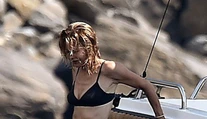 Jej brucho vyzerá lepšie ako tvár: Meg Ryan na dovolenke ukázala sexy postavičku