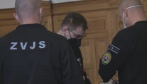 Lukáš, ktorý zavraždil otca a jeho družku, spoznal trest. Pri čine mu pomáhala sestra
