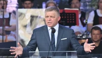 Premiéra vyzývajú k odstúpeniu. Agentúra, ktorej konateľom je Ficov syn, tiež dostáva štátne dotácie