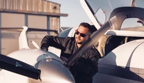 Pilot Rado Kapsa: Najradšej pozorujem nebezpečné oblaky. Zaplatil som milión slovenských korún, aby som mohol lietať