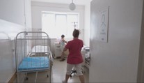 Celý kraj sa delí iba o pár desiatok infekčných lôžok. Všetci pacienti putujú do Prešova