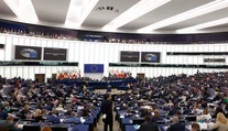 Vrcholné posty exekutívy EÚ ostali neobsadené. Lídri sa na prvom stretnutí v Bruseli nedohodli na menách