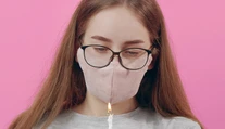 Chcete vedieť, či vás rúško ochráni pred bacilmi? Skúste test so sviečkou