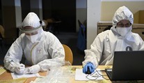 V nedeľu odhalili PCR testy 139 pozitívnych výsledkov. Pribudli aj obete