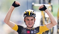 Tour de France: Američan Kuss vyhral z úniku 15. etapu, na čele zostal Pogačar