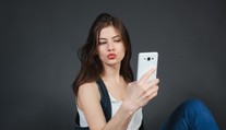 Koniec „instagramovým tváram" v Británii? Zakázali botoxové zákroky pre neplnoletých
