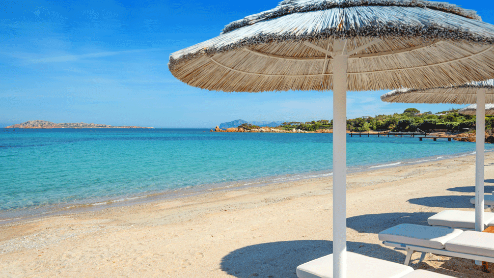 Turista si chcel z talianskej pláže zobrať piesok ako suvenír. Dostal mastnú pokutu