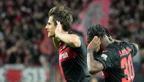 Bundesliga: Leverkusen pod Alonsovým vedením stále na tróne. Dortmund nečakane stratil
