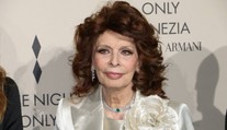 Legendárna Sophia Loren utrpela ťažký úraz. Po páde v kúpeľni si zlomila dve dôležité kosti a skončila pod skalpelom