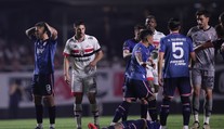 VIDEO: Zrútil sa na trávnik a už sa neprebral. Uruguajský futbalista zomrel na následky zástavy srdca