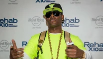 Rodičia žiadajú políciu o pomoc. Spevák R. Kelly má zadržiavať ich dcéry