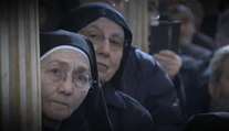 Žena s nožom v ruke olúpila mníšku o ruženec