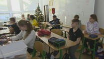 Úradujú choroby, inde chcú šetriť. Niektoré školy si predĺžili vianočné prázdniny
