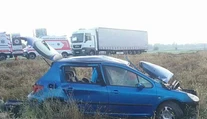 Tragické ráno cestou do práce pri Šarovciach. V aute, ktoré vyletelo do poľa, jeden neprežil
