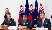 Už viac ako tri mesiace nemáme šéfa parlamentu. Je to hanba, koalícia vládne v provizóriu, odkazuje politológ