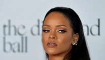 Nádherná Rihanna na bále. Len výber šiat jej nevyšiel