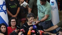 Prežila peklo, väzniteľovi z Hamasu napriek tomu podala ruku. Prepustená rukojemníčka opísala podmienky v zajatí