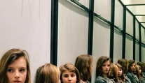 Pred časom rozhádali internet šaty. Teraz je tu fotka dievčat