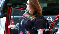 XXL modelka je tehotná. Do ulíc vyšla v obrovských šatách